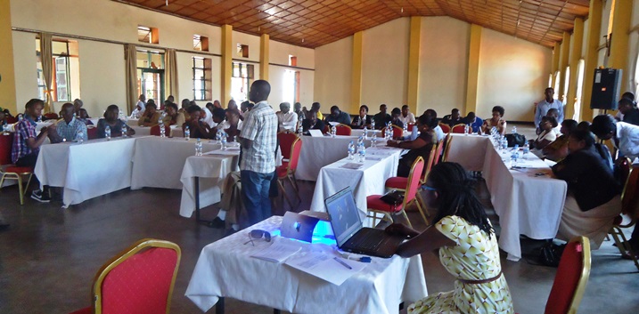 Bamwe mu bafite ubumuga barimo abafite ubukomatanyije, abo mu miryango yabo ndetse n'abagize inzego zishinzwe abafite ubumuga.