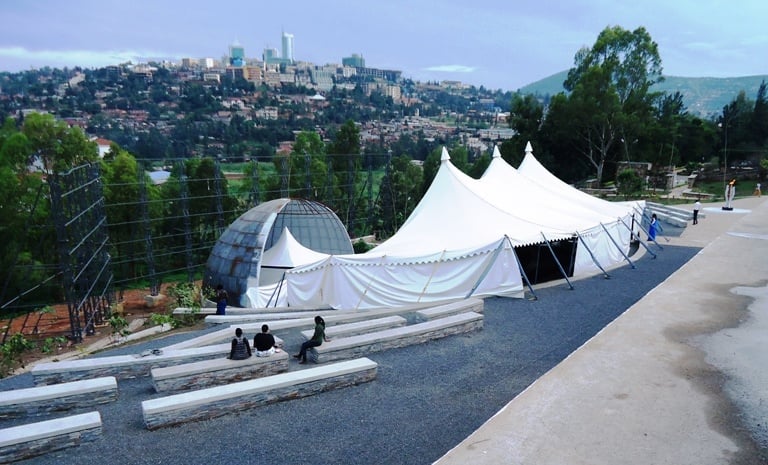 Umuntu ku giti cye ashobora kuza akicara muri ‘Amphitheatre' akibuka abe.