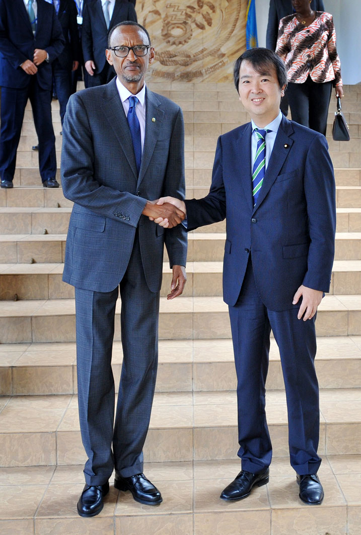 Perezida Kagame na Visi-Minisitiri Hirotaka bemeranyijwe guteza imbere ishoramari mu Rwanda.