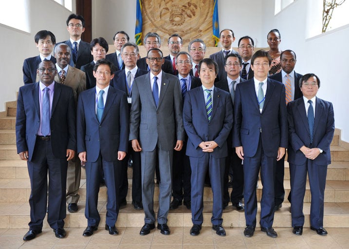 Visi-Minisitiri Hirotaka yaje azanye n