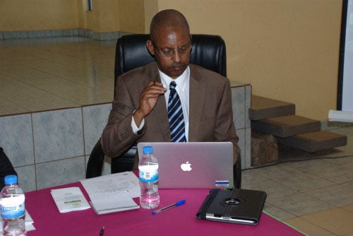 Prof.Herman, umwe mu bakoze ubushakashatsi ku kamaro ko guhuza ubutaka mu Rwanda.