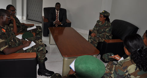 Abasirikare ba Ethiopia bakiriwe na Minisitiri w'Ingabo n'umugaba mukuru w'ingabo.