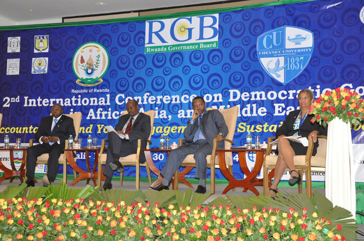 Dr Lamin Manneh uhagarariye UN mu Rwanda, Minisitiri w'ubutegetsi mu Rwanda James Musoni, Prof Shyaka Anastase uyobora RGB na Dr Sheilah Vance uhagarariye Cheyney University. 