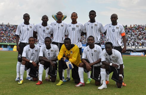 Abakinnyi babanje mu kibuga ku ruhande rwa APR FC. (Foto: Jacques Furaha)