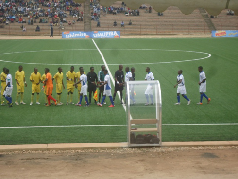 Rayon Sports yakiniye umukino umwe wa shampiyona i Muhanga ubwo yakinaga na AS Muhanga.