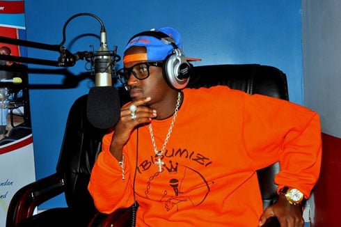 Riderman muri studio za Isango Star mu kiganiro Sunday Night.