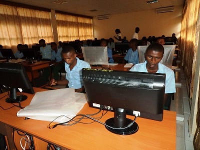 Rimwe mu mashami ya IPRC ni ikoranabuhanga kandi usanga buri munyeshuli aba afite mudasobwa ye.