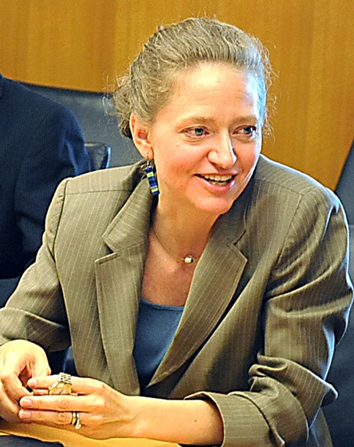  Erica J. Barks-Ruggles yatoranyijwe kuza guhagararira USA mu Rwanda.