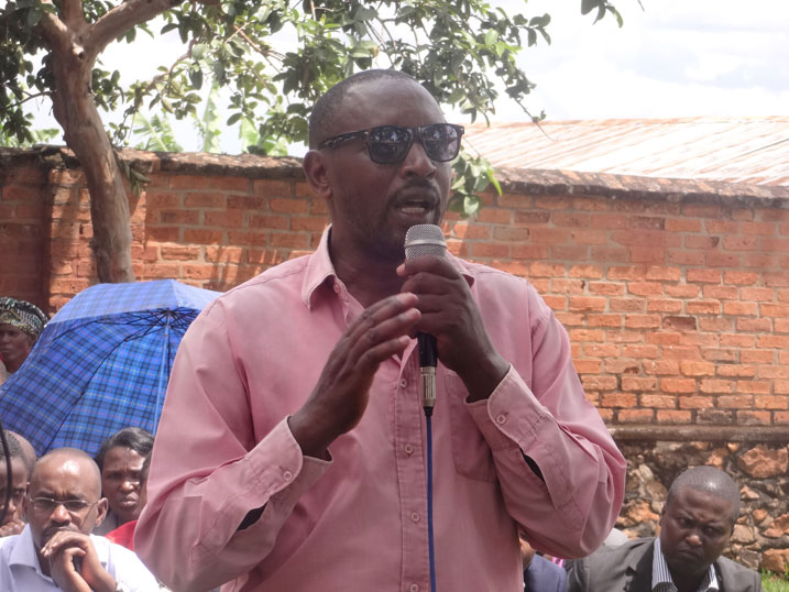 Rwakayigamba Ferdinand warokokeye i Nyarubuye atanga ubuhamya.