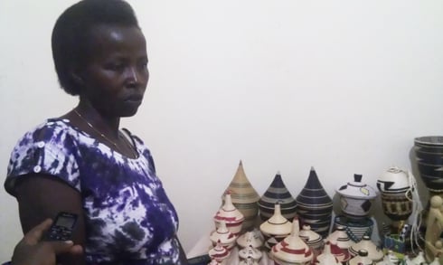 Chantal Mukamwezi ngo arashishikariza abagore gukoresha amahirwe bafite batarambirije ku bandi.