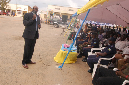 Umuyobozi w'umurenge wa Nyamabuye, Mugunga Jean Baptiste, wari uhagarariye umuyobozi w'akarere ka Muhanga.