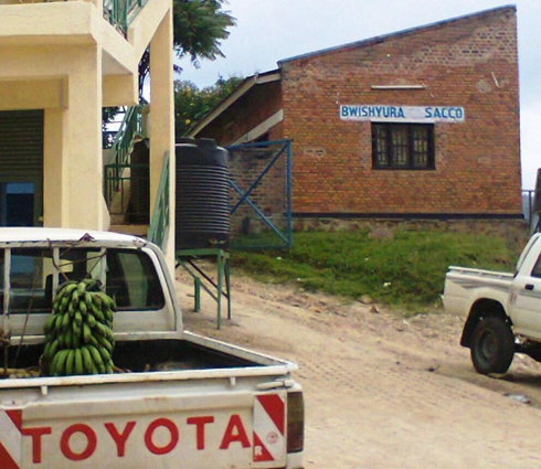 Abakozi batatu ba SACCO y'umurenge wa Bwishyura bafunzwe bazira amakosa yo mu kazi.