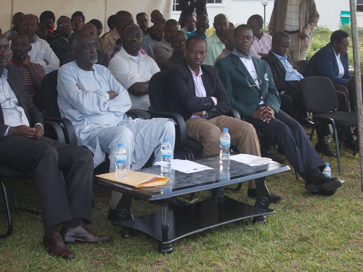 Senateri Tito Rutaremara atanga ikiganiro muri UR Nyagatare.