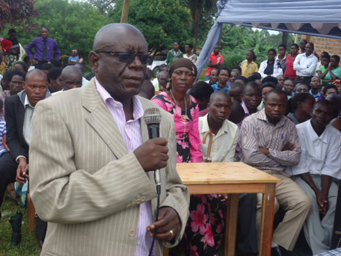 Senateri Kalimba Zephrin avuga ko u leta y'u Rwanda izakomeza gufata mu mugongo abarokotse jenoside yakorewe Abatutsi.