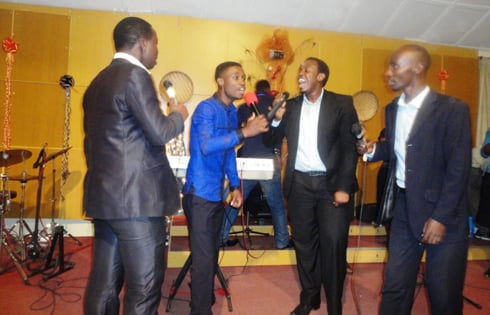 Serge aririmba muri launch ya alubumu ye yitwa "Nta mvura idahita".