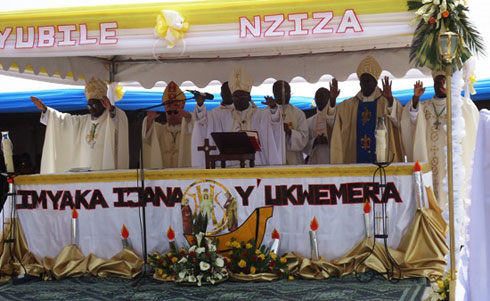 Abayobozi ba Kiriziya Gatolika batura igitambo cya misa, ku munsi wa yubile y