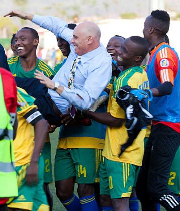 Stephen Constantine ateruwe n'abakinnyi be bishimiraga ko bagiye mu cyiciro cy'amatsinda.