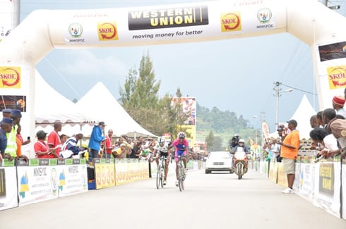 Muri etape Muhanga-Musanze, Abanya-Eritrea babiri nibo baje imbere.