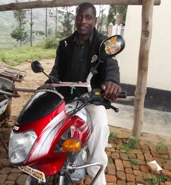 Tuyisenge Ezechiel yongeye kubona moto ye abifashijwemo na Polisi mu karere ka Rutsiro.