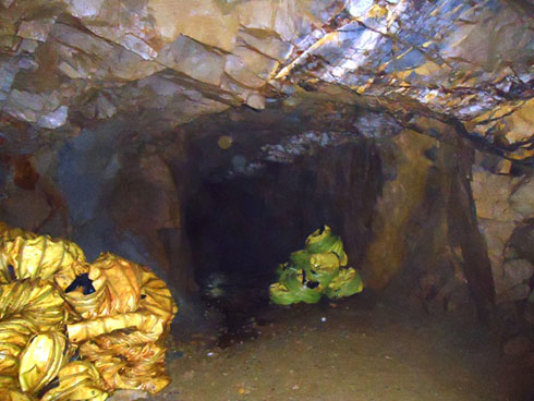 Imbere mu kirombe cya mine ya Rutongo, ahacukurwa gasegereti.