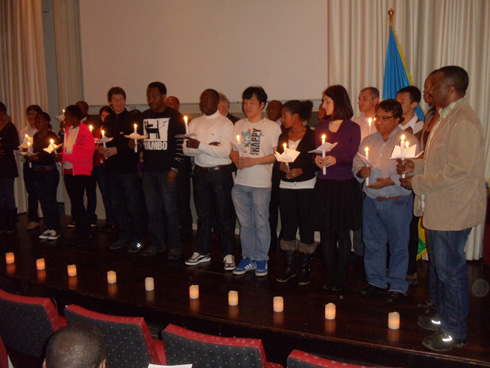 Bacanye imuri 19 bazirikana imyaka 19 ishize mu Rwanda hongeye kwaka urumuri nyuma ya Jenoside.