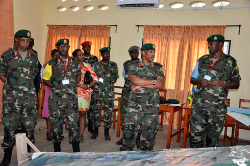 Umugaba mukuru w'ingabo z'u Rwanda asura Abayarwanda bari mu myitozo ya "Ushirikiano Imara 2013".