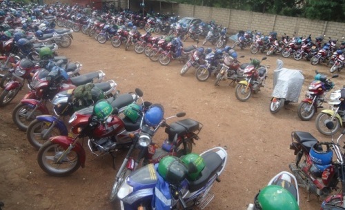 Batangiye banyonga amagare, baza kugura velo moteri none bageze kuri moto nini. Intego bafite ni ugukomereza ibikorwa byabo mu ngendo z