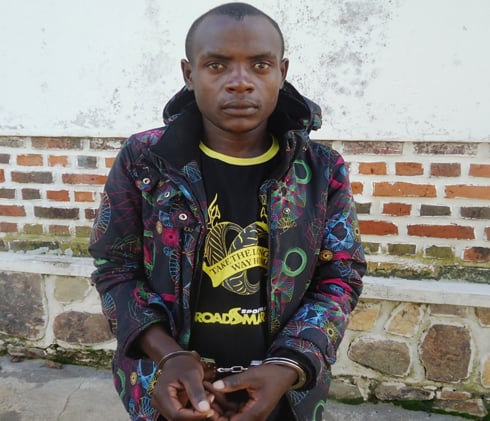 Ugirashebuja afungiye kuri Polisi nyuma yo kwica nyina wamureze ari imfubyi kugeza akuze.(Foto:L. Nshimiyimana)