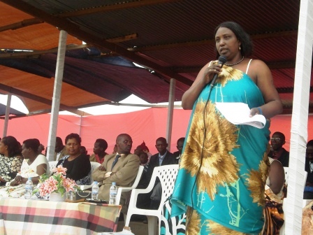 Uhagarariye FFRP yasabye abagore gukora bakareka umuco wo gusabiriza ifaranga ku bagabo.