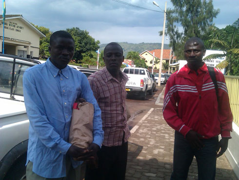 Uhereye iburyo: Cpt Baleke, Kite Yakasongo na Muzige Zack bafatiwe mu Rwanda.
