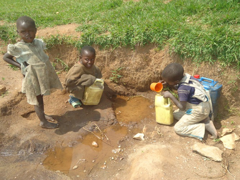 Kubura amazi bibangamiye ibyiciro byose by'Abanyaruhango.
