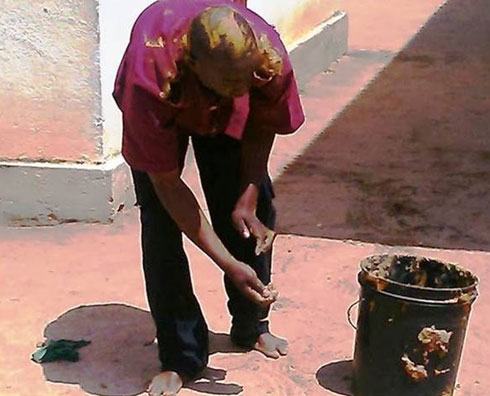 Umunyururu yihindanyije cyane ku gice cyo hejuru ashaka gucika.