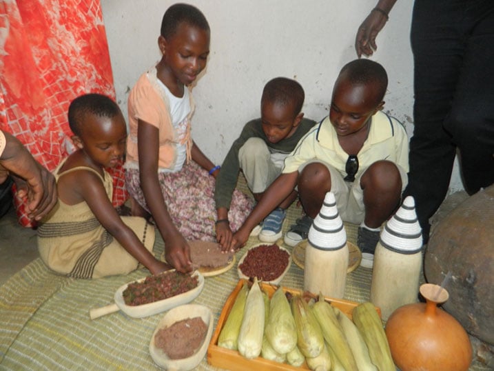 Abana bahawe ku musaruro mu rwego rwo kwizihiza umuganura uba tariki 01 Kanama.