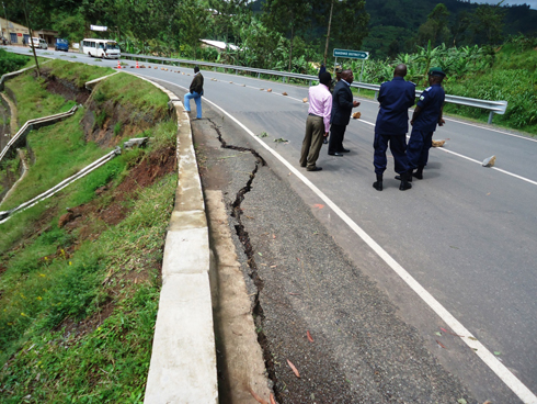 Umuhanda wa Kigali-Musanze Umuhanda wiyashije mu Kagali ka Rusagara, mu Murenge wa Gakenke na ho ushobora gucika.