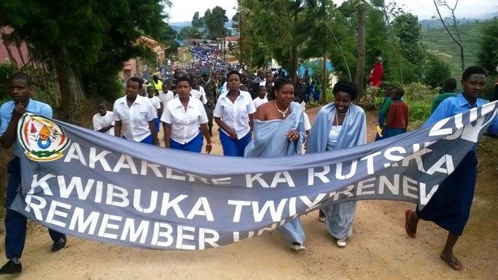 Umuhango wo kwibuka abana bishwe muri Jenoside wabanjirijwe n'urugendo ruva ku rwibutso rwa Congo Nil berekeza kuri Sitade Mukebera.