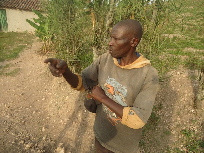 Umuhungu wabo Yohana bashinja kubasenyera, ariko we akabihakana.