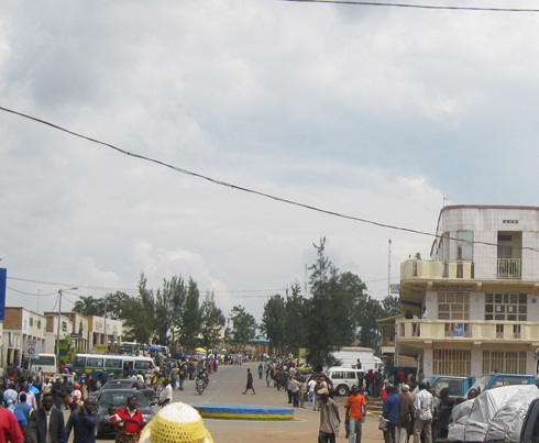 Umujyi wa Muhanga uhoramo urujya n'uruza rw'abantu n'ibinyabiziga bigateza impanuka.
