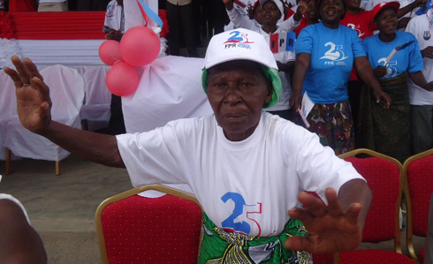 Umukecuru Nyirakaje yishimiye ibyo FPR-Inkotanyi yamugejejeho.