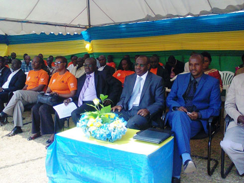 Umunsi w'Abatuye Isi wizihirijwe mu karere ka Karongi witabirwa n'abayobozi banyuranye.