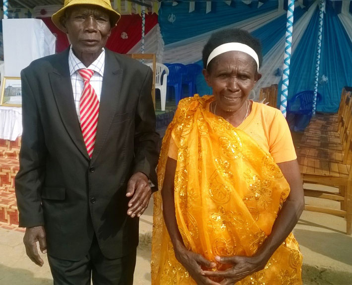Umusaza Kabahizi n'umugore we Nishyirembere bakimara gushyingirwa basabye Imana ko izabaha umwana w'umusaserodoti none babonye igisubizo.