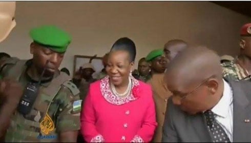 Umusirikare wa RDF niwe cyegera cya hafi cya Perezida mushya wa Centrafrique, Catherine Samba-Panza. (Photo.Al Jazeera).