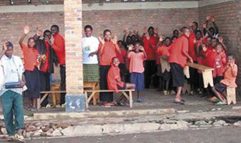 Bamwe mu banyeshuri bafite ubumuga bwo kutavuga no kutumva biga mu kigo Umutara Deaf School.