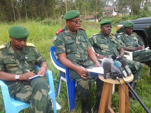 Umuvugizi w'ingabo za FARDC Gen Kasongo Leon aganira n'abanyamakuru Beni.