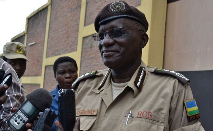 Umuyobozi mukuru w'urwego rw'amagereza mu Rwanda, Gen. Rwarakabije, yatangaje ko hagiye gukorwa ibishoboka muri gereza hagashyirwa ibyuma bizimya umuriro.