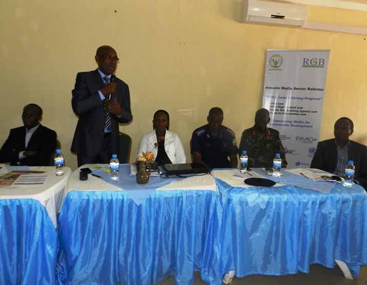 Umuyobozi ukuriye ishami ry'itangazamakuru muri RGB, Gerard Mbanda, asaba abayobozi n'abanyamakuru gukora kinyamwuga nta ruhande rushaka gusenya urundi.