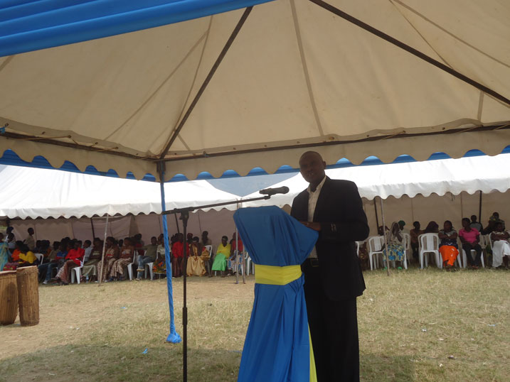 Umuyobozi w'Akarere ka karongi Wungirije ushinzwe Ubukungu, Hakizimana Sebastien, asaba abaturage ba Karongi kwita ku rubyiruko.