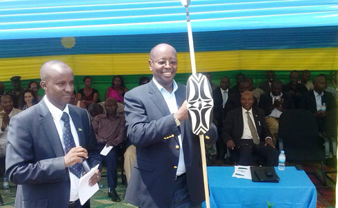 Umuyobozi w'akarere ka Karongi, Kayumba Bernard, yahaye ishimwe Ministre Musoni James nk'umujyanama mwiza mu mihigo.