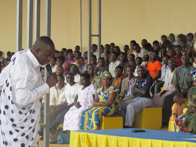 Umuyobozi w'akarere ka Ngoma Nambaje Aphrodise yari yakenyeye Kinyarwanda by'umuco.