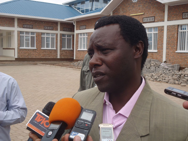Umuyobozi w'ibitaro bya Kiziguro avuga ko kugira ngo bagere ku bikorwa bamaze gukora babikesha kugabanya imyidagaduro no gusenga.
