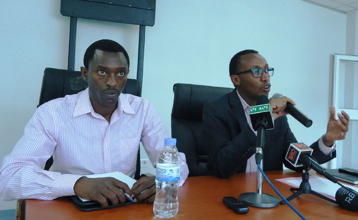 Umuyobozi wa RURA n'uhagarariye SYTRAMORWA, mu kiganiro n'abanyamakuru.